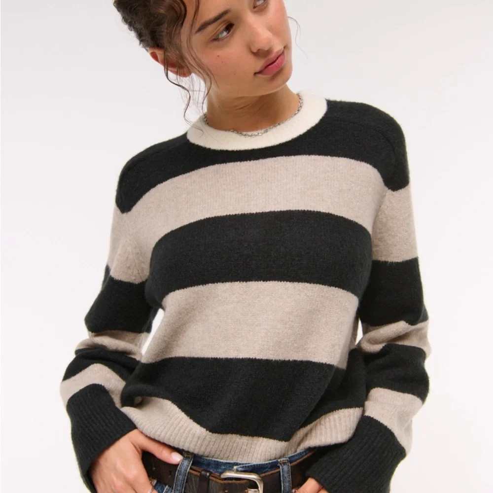 Abercrombie & Fitch Black and Cream Striped Madeline Crewneck Sweater - Picture 8 of 8